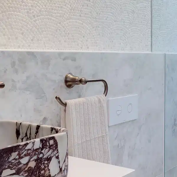 CASCADE GUEST TOWEL HOLDER - Image 4